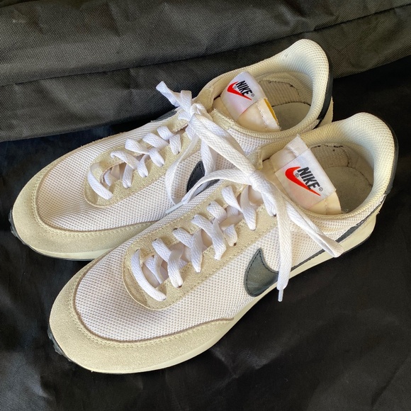 Nike sneakers - Picture 1 of 4